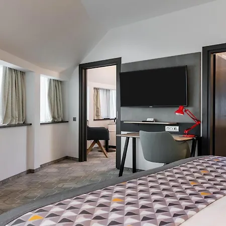 - Times By Ihg מלון 4*