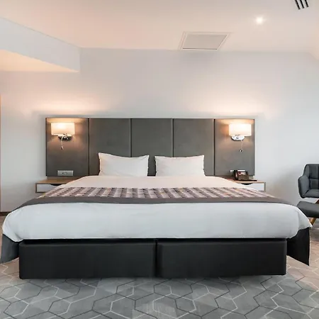 - Times By Ihg מלון 4*