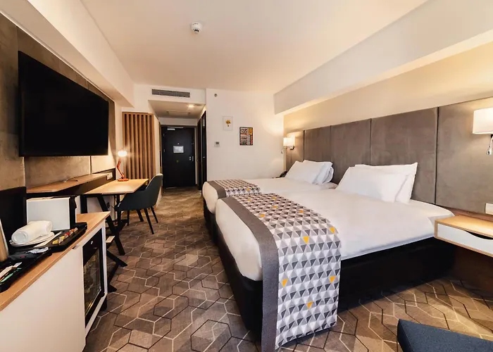 - Times By Ihg מלון