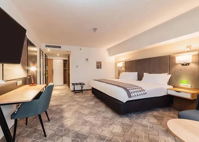 - Times By Ihg Otel Bükreş